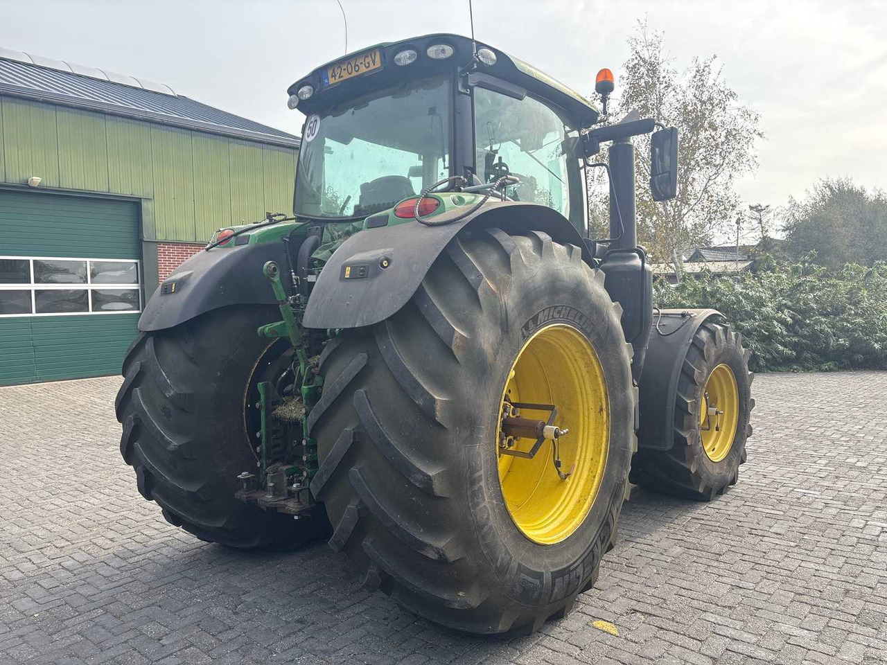 Tracteur agricole John Deere 6215R