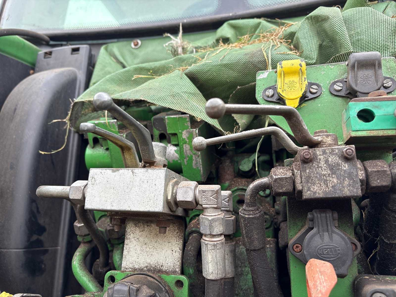 Tracteur agricole John Deere 6215R