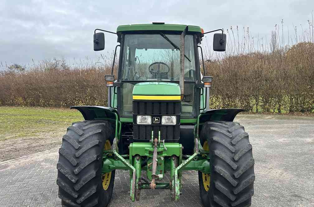 Tracteur agricole John Deere 6310, fronthef + pto