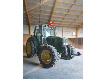 Tracteur agricole John Deere 6320