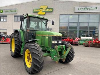 Tracteur agricole John Deere 6600