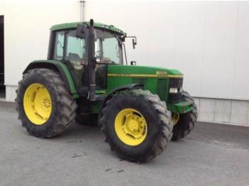 Tracteur agricole John Deere 6600
