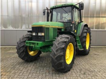 Tracteur agricole John Deere 6900