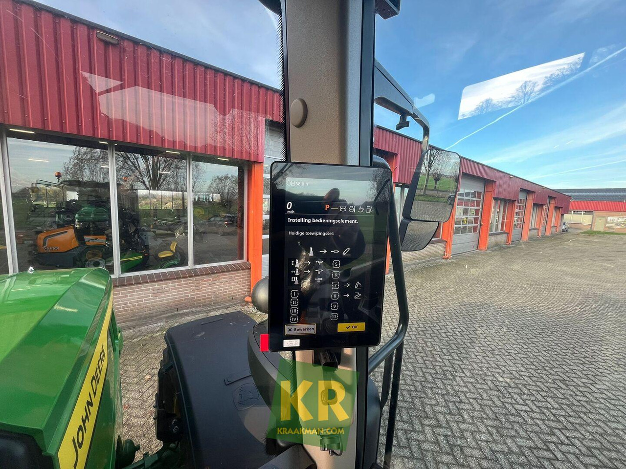 Tracteur agricole John Deere 6M 185