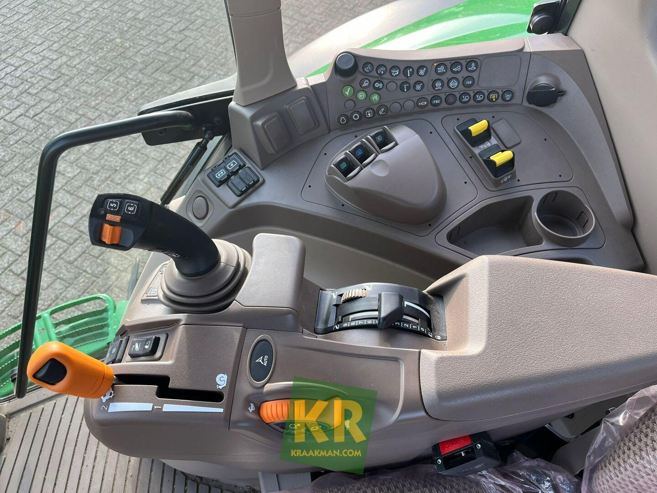 Tracteur agricole John Deere 6M 185