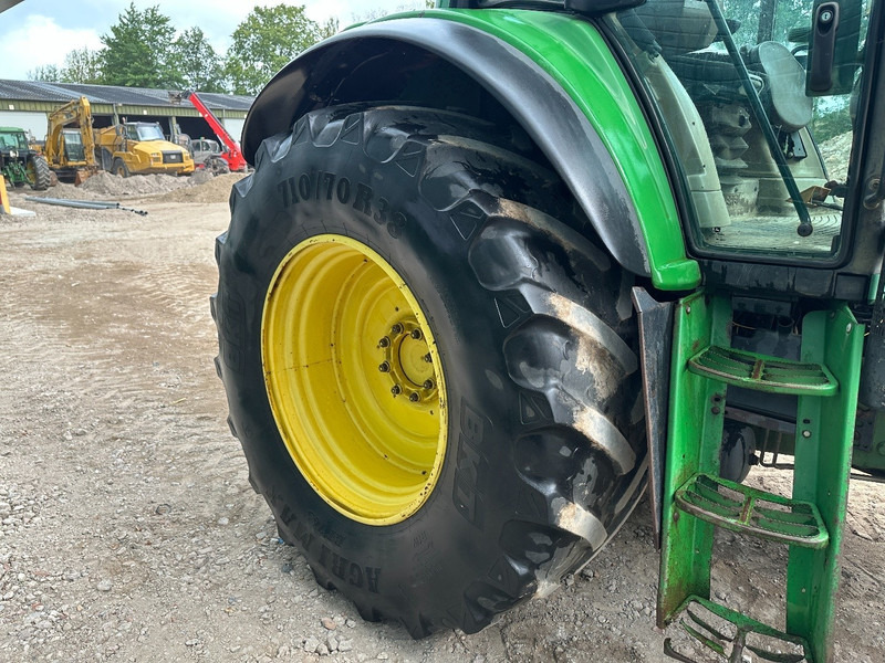 Tracteur agricole John Deere 7530