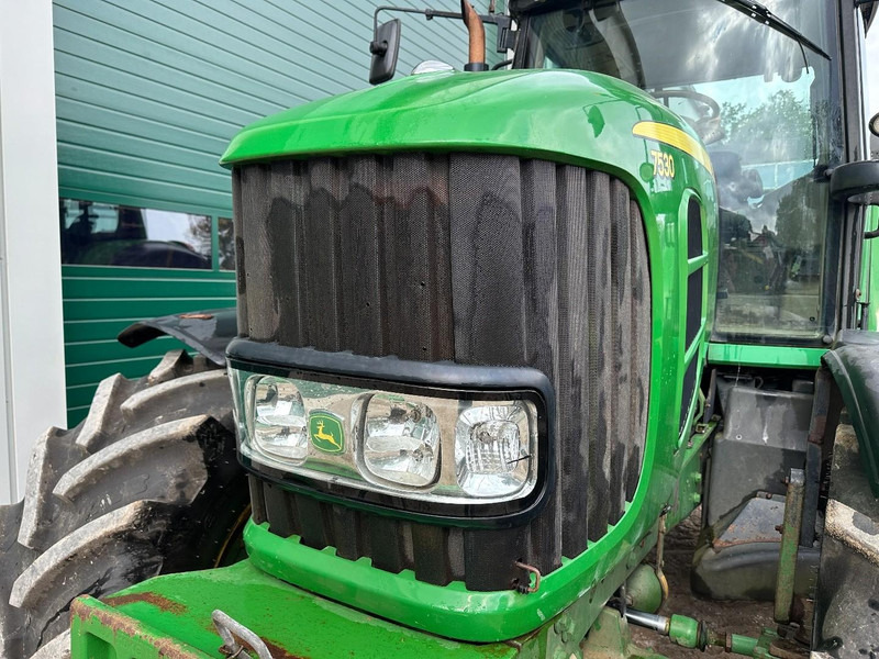 Tracteur agricole John Deere 7530