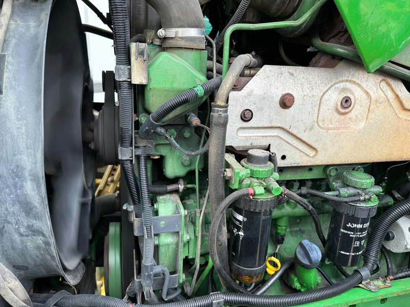 Tracteur agricole John Deere 7530