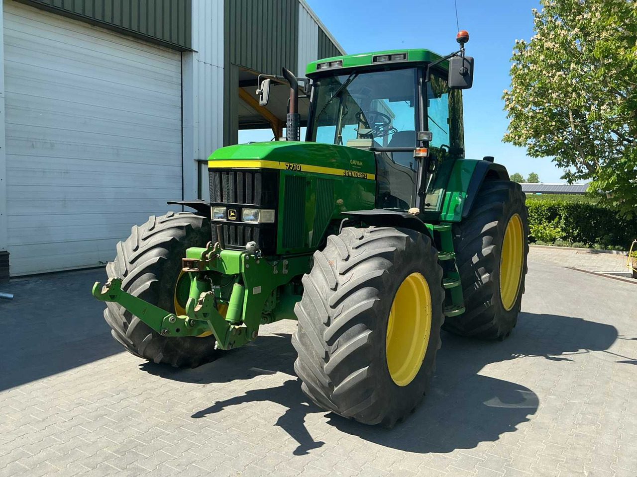 Tracteur agricole John Deere 7710