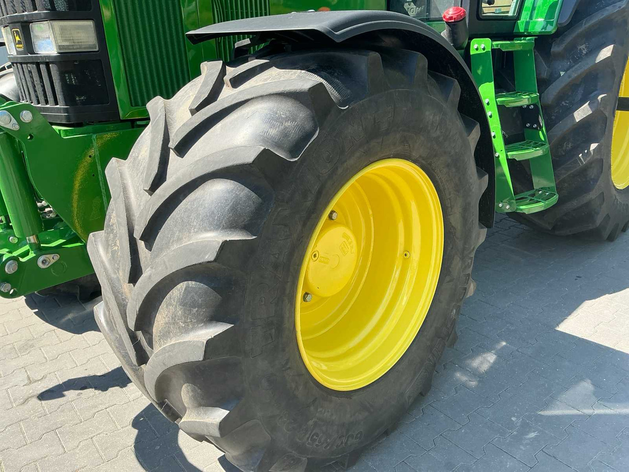 Tracteur agricole John Deere 7710