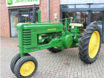Tracteur agricole John Deere A