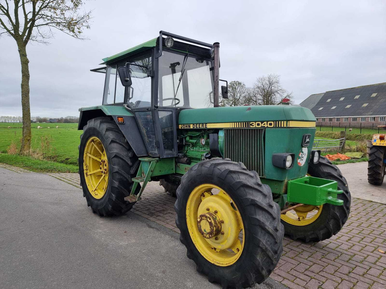 Tracteur agricole John deere 3140
