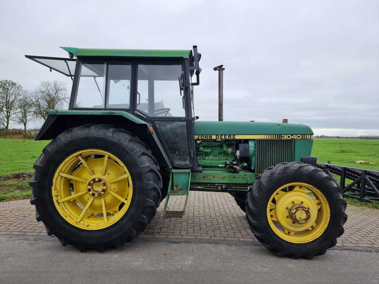 Tracteur agricole John deere 3140
