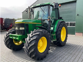 Tracteur agricole John deere 6100