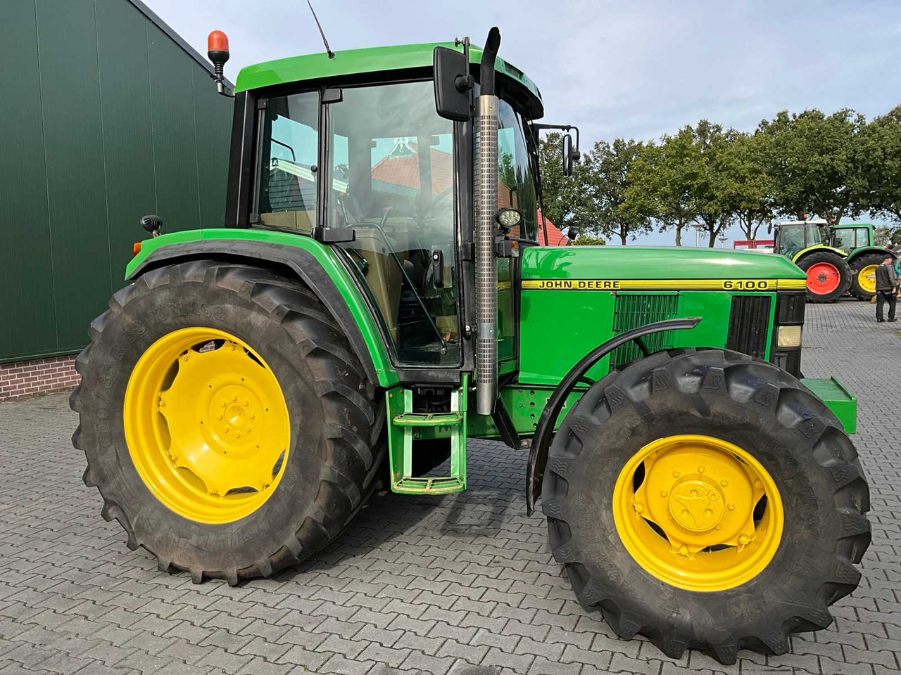 Tracteur agricole John deere 6100
