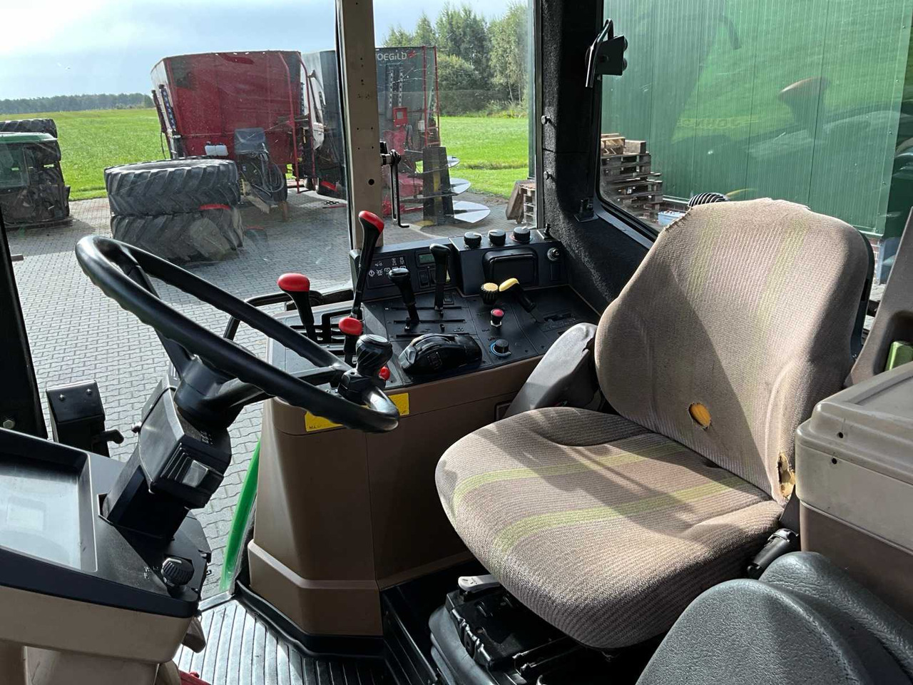 Tracteur agricole John deere 6100