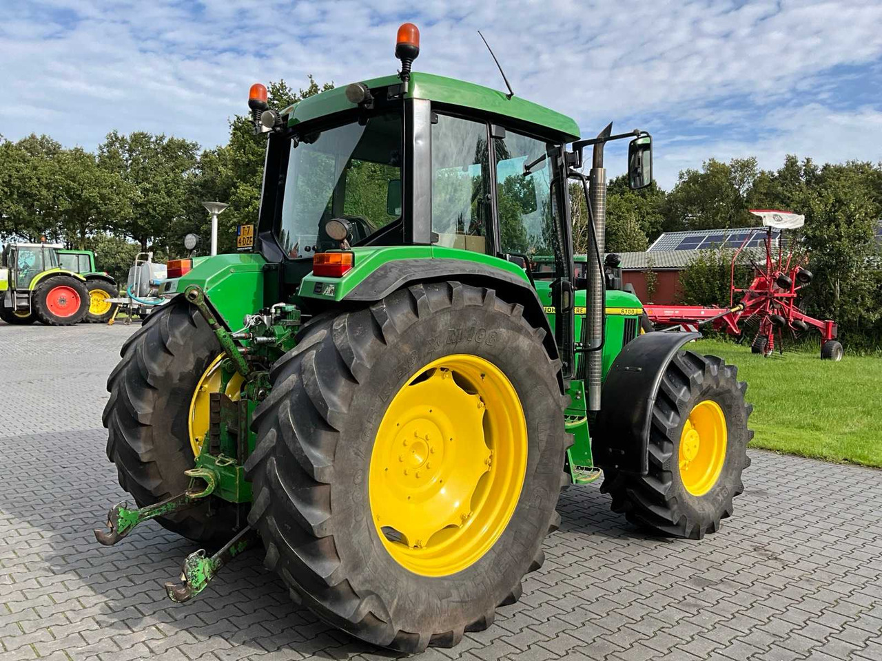 Tracteur agricole John deere 6100