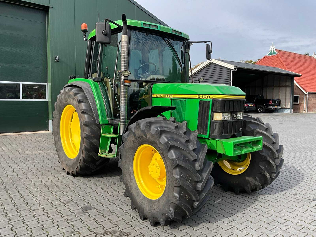Tracteur agricole John deere 6100