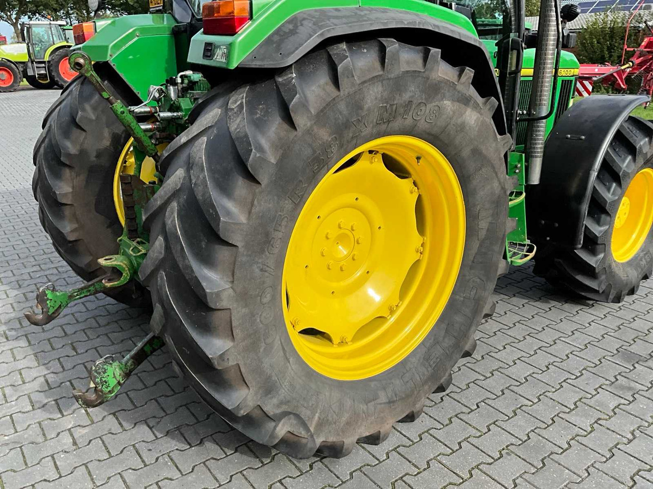 Tracteur agricole John deere 6100