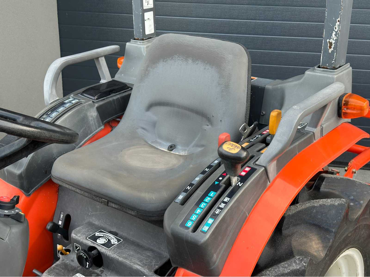 Tracteur agricole KUBOTA - GB200 - 4-WHEEL DRIVE TRACTOR