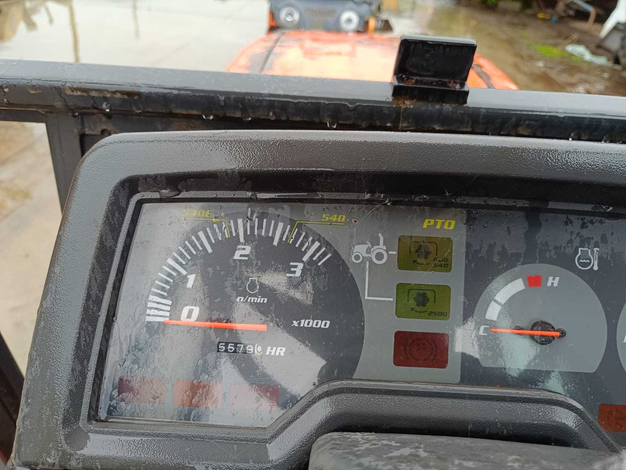 Tracteur agricole KUBOTA - STV40 - 4-WHEEL DRIVE TRACTOR