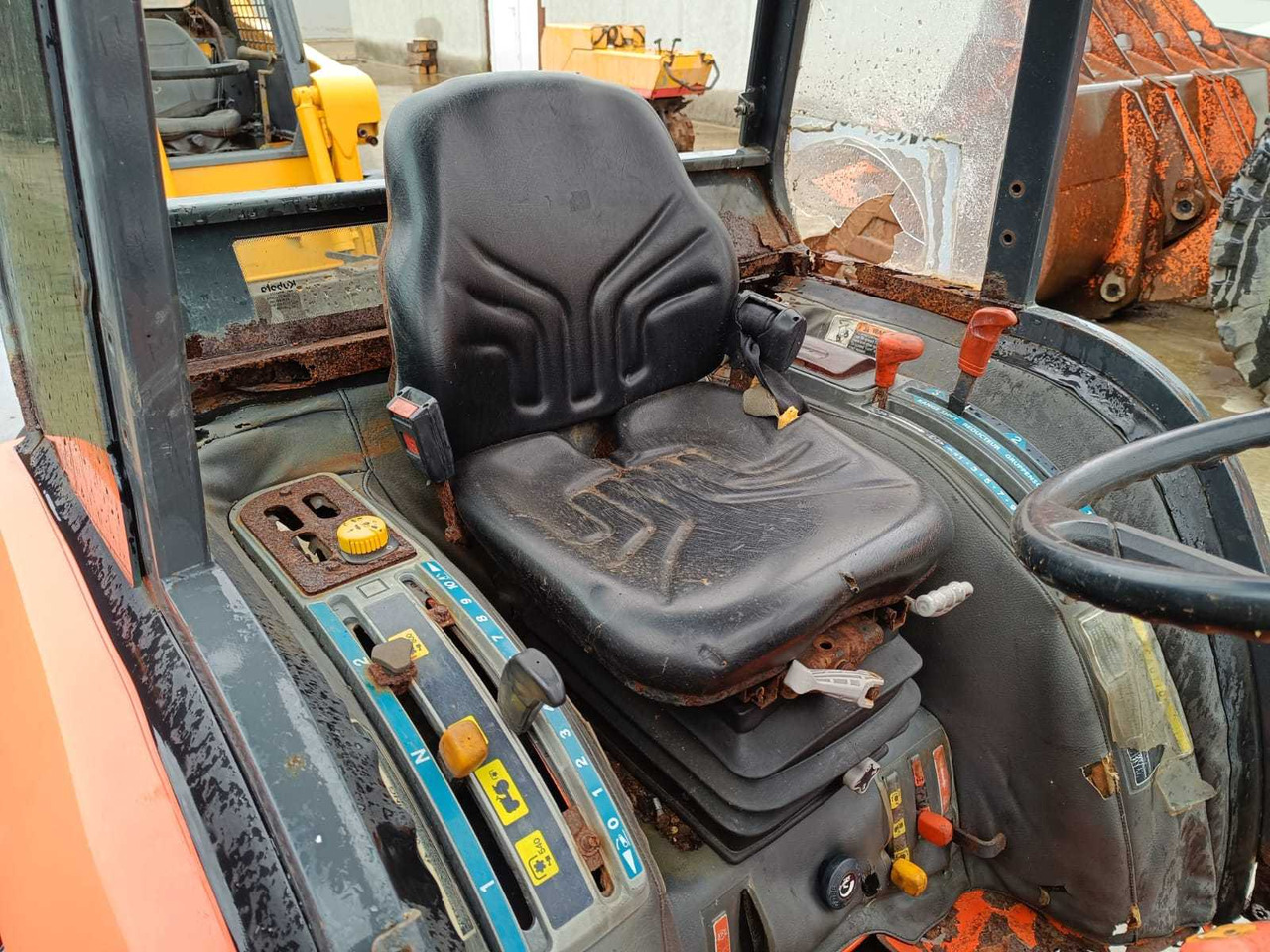 Tracteur agricole KUBOTA - STV40 - 4-WHEEL DRIVE TRACTOR