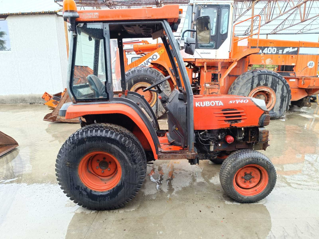 Tracteur agricole KUBOTA - STV40 - 4-WHEEL DRIVE TRACTOR
