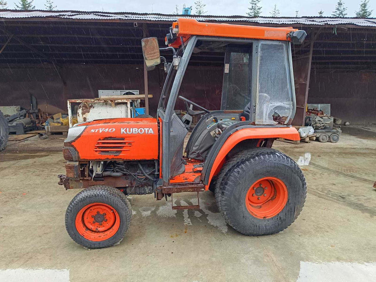 Tracteur agricole KUBOTA - STV40 - 4-WHEEL DRIVE TRACTOR
