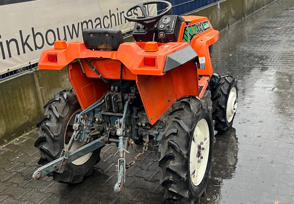 Tracteur agricole Kubota XB-1