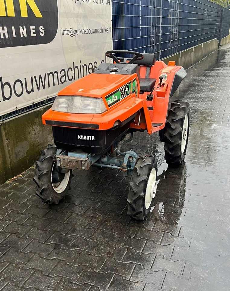 Tracteur agricole Kubota XB-1
