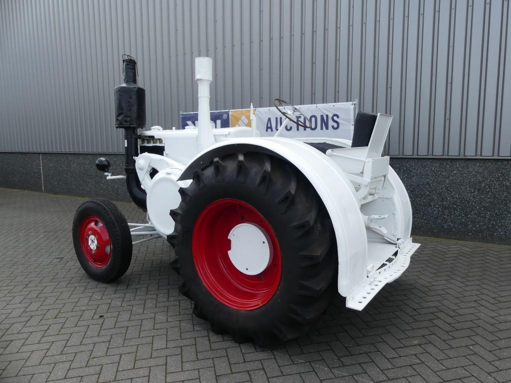 Tracteur agricole Lanz Bulldog D9506