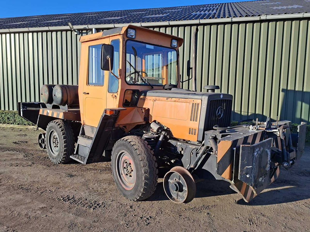 Tracteur agricole MERCEDES BENZ MB - 1990 - TRAC 700 TRACK - ALL-WHEEL DRIVE FARM TRACTOR