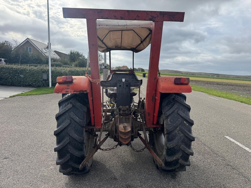Tracteur agricole Massey Ferguson 135