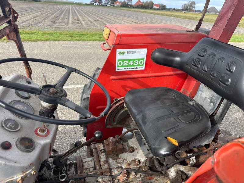 Tracteur agricole Massey Ferguson 135