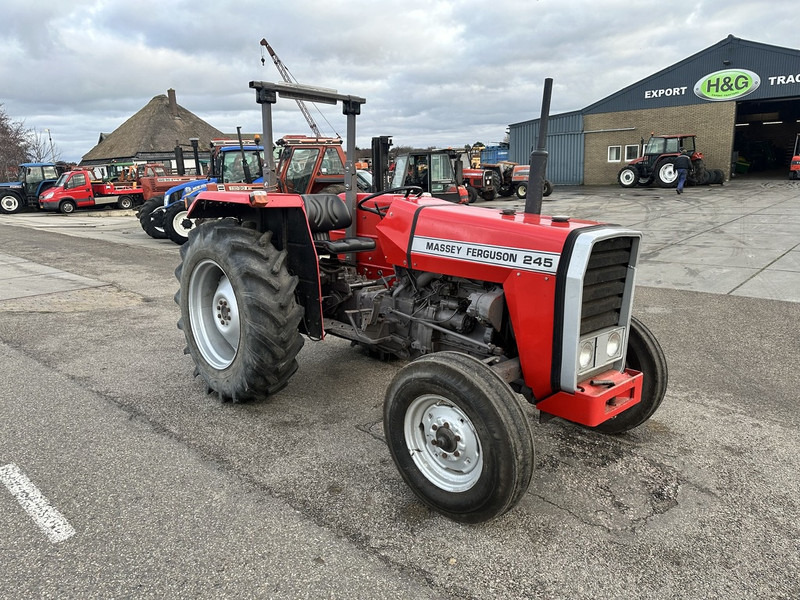 Tracteur agricole Massey Ferguson 245
