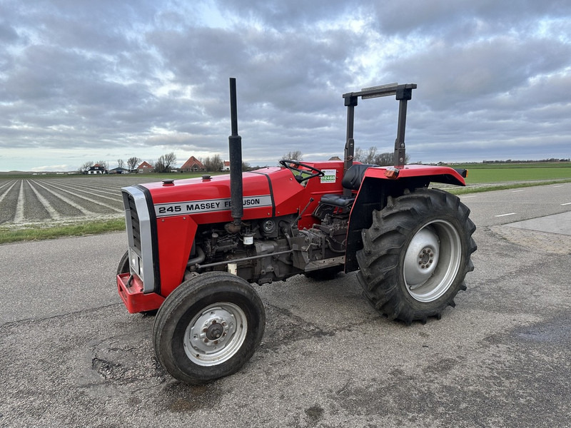 Tracteur agricole Massey Ferguson 245