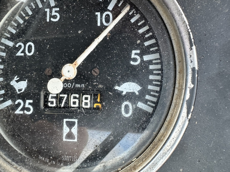 Tracteur agricole Massey Ferguson 245