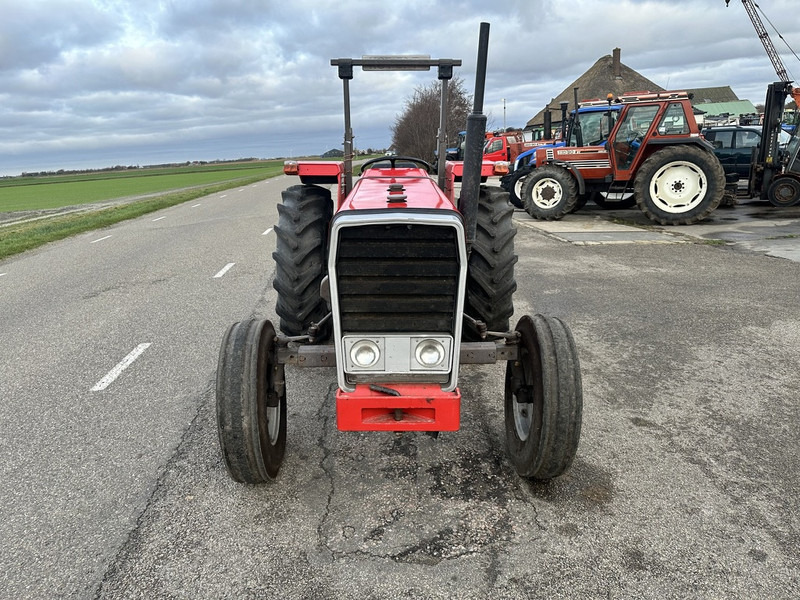 Tracteur agricole Massey Ferguson 245