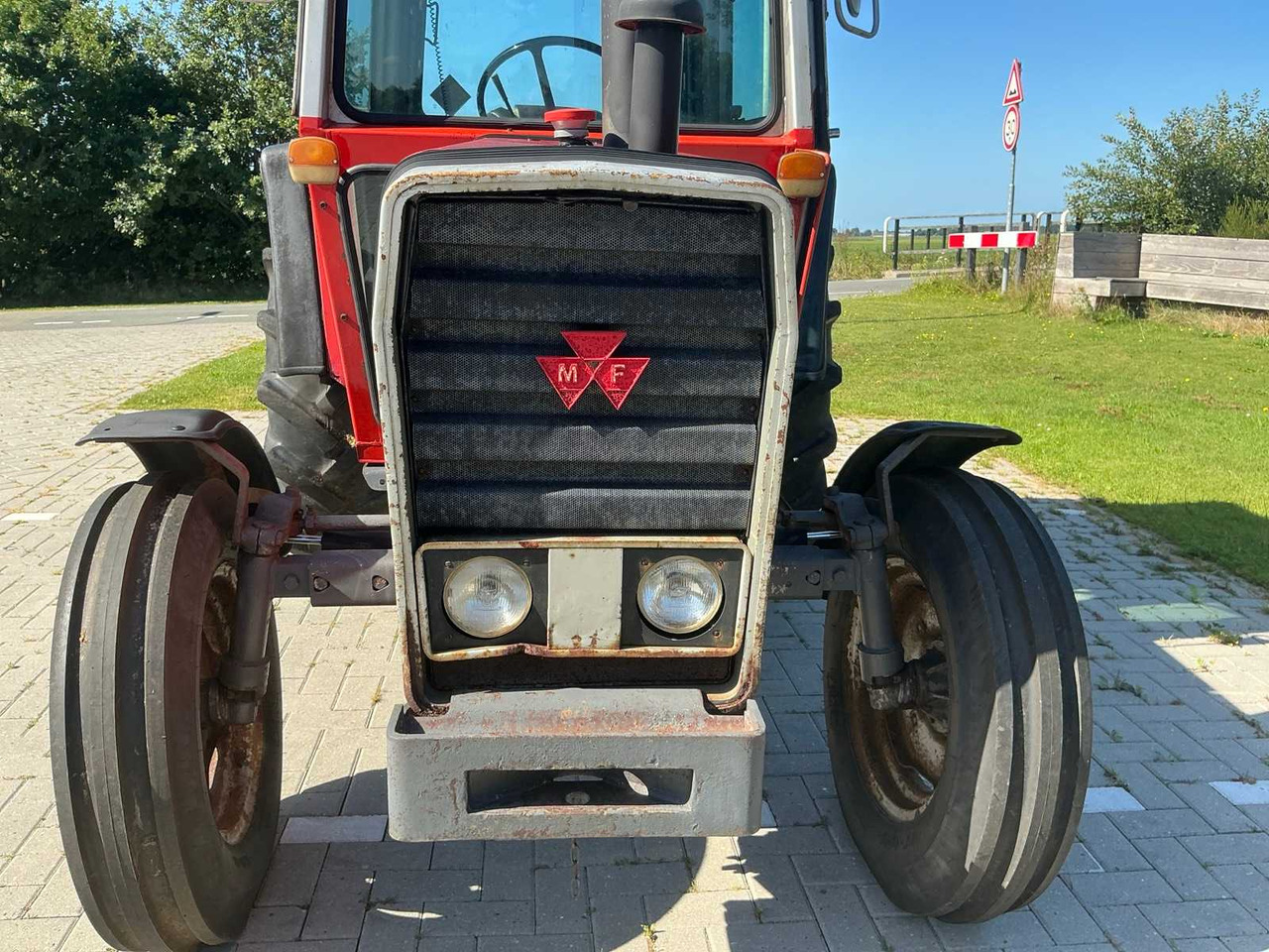 Tracteur agricole Massey Ferguson 560