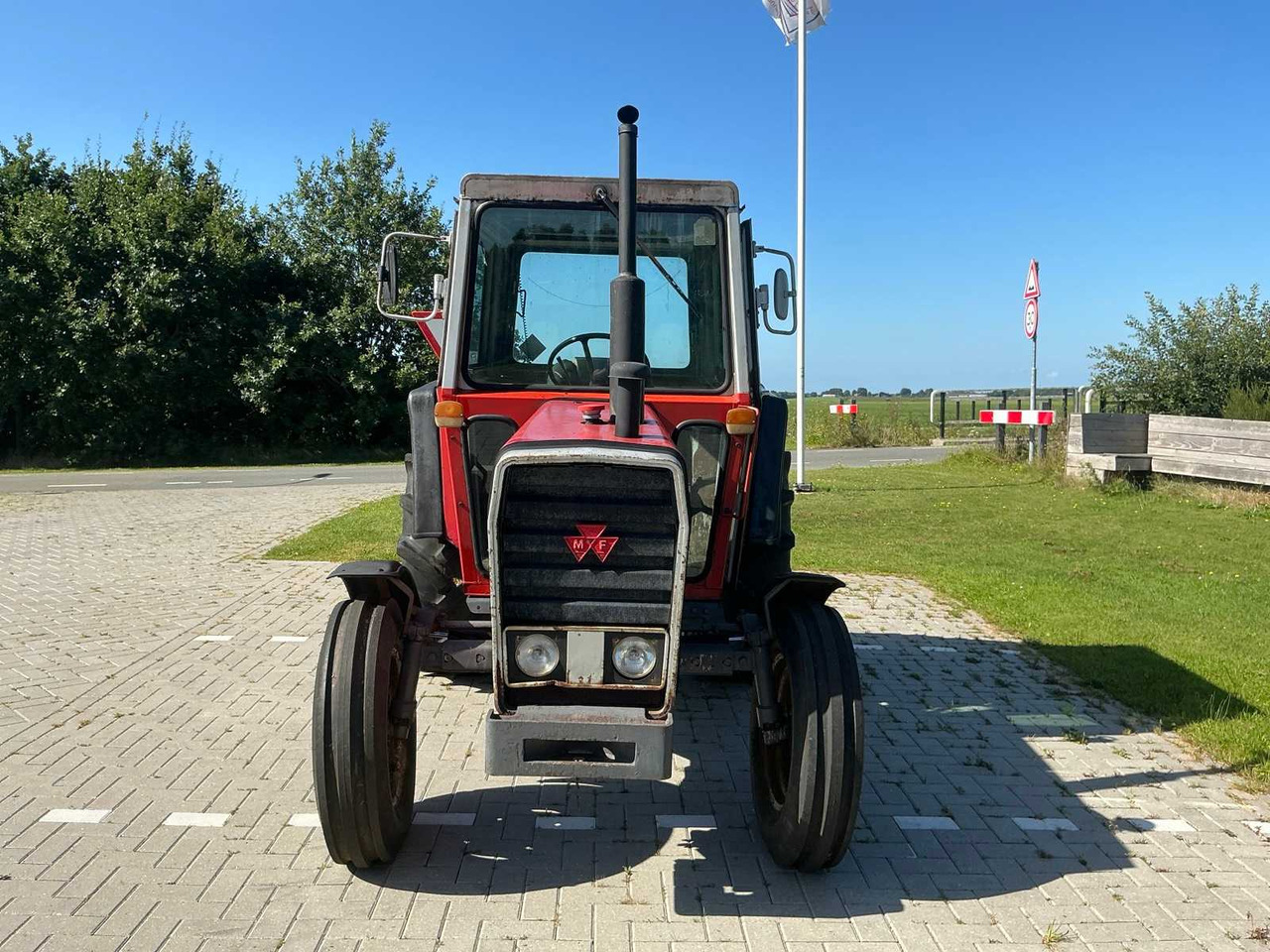 Tracteur agricole Massey Ferguson 560