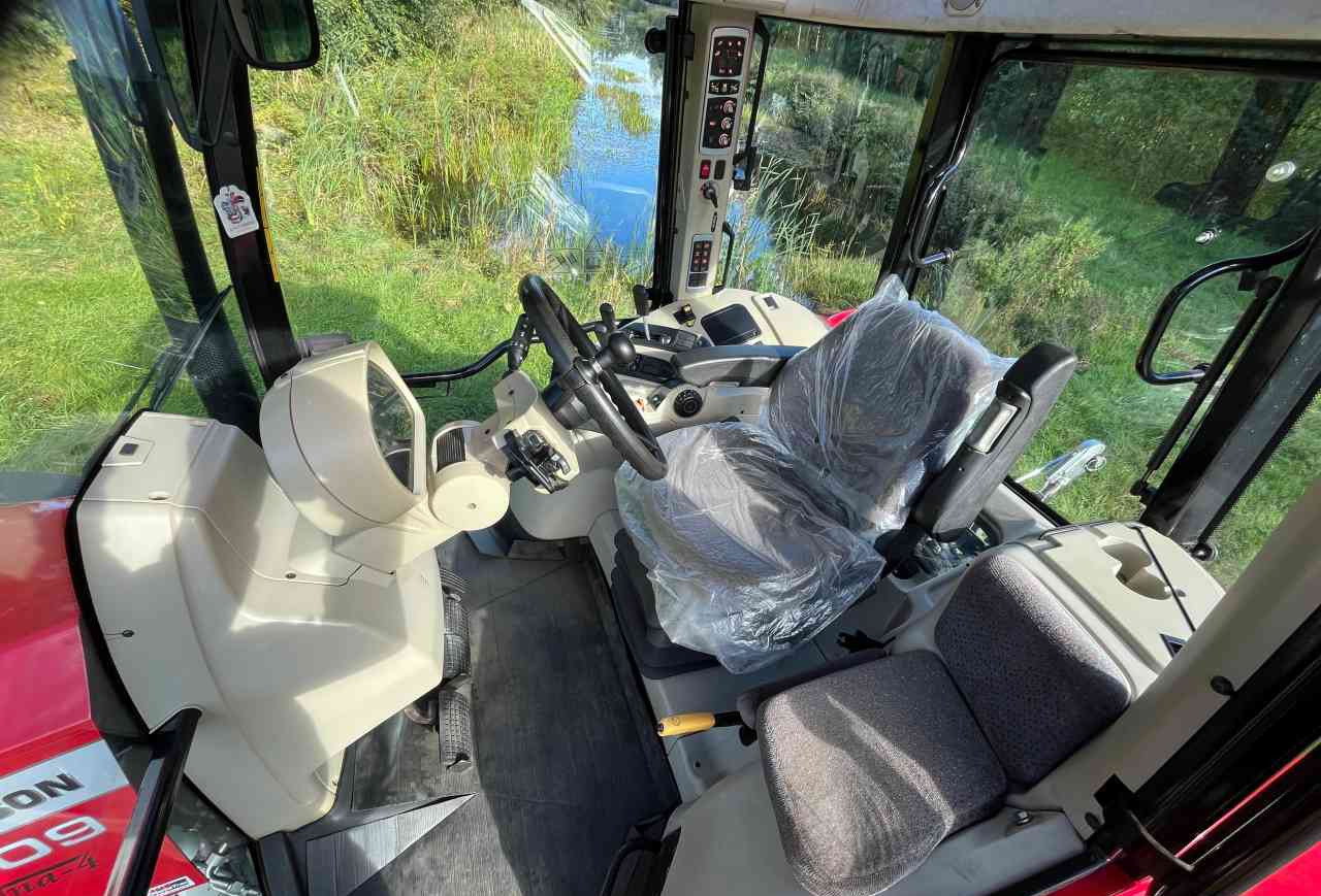 Tracteur agricole Massey Ferguson 5609 Dyna-4 Essential