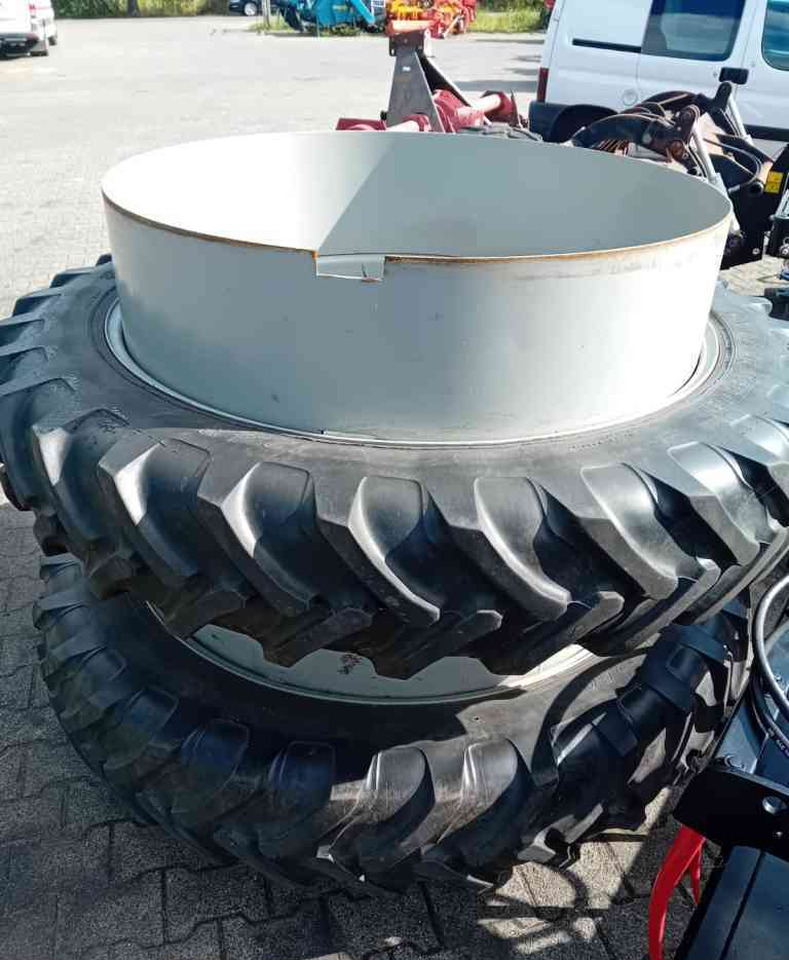 Tracteur agricole Massey Ferguson 5609 Dyna-4 Essential