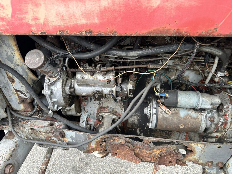 Tracteur agricole Massey Ferguson 565