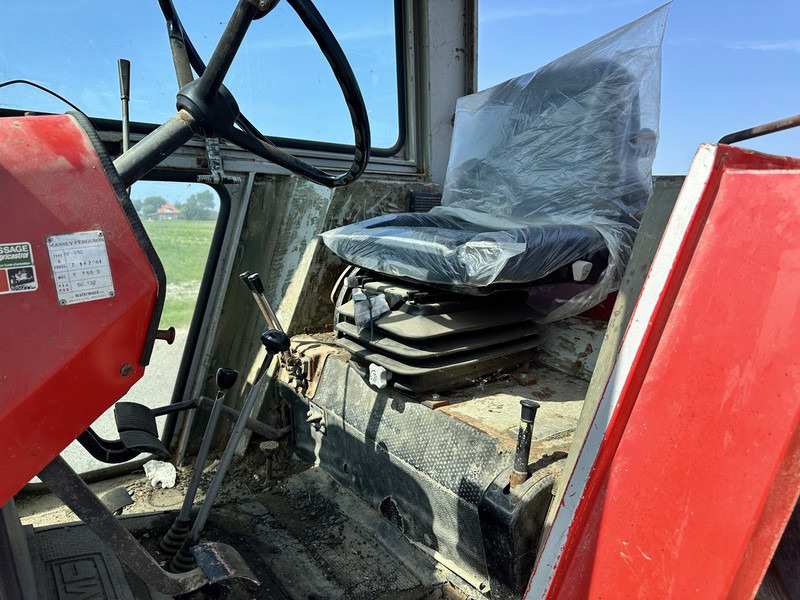 Tracteur agricole Massey Ferguson 590
