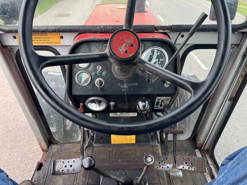 Tracteur agricole Massey Ferguson 590