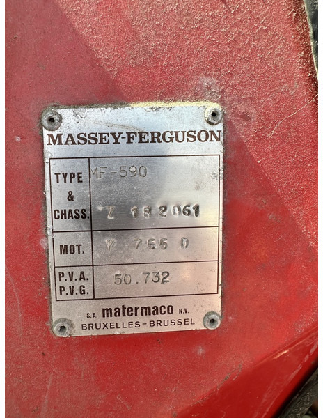 Tracteur agricole Massey Ferguson 590