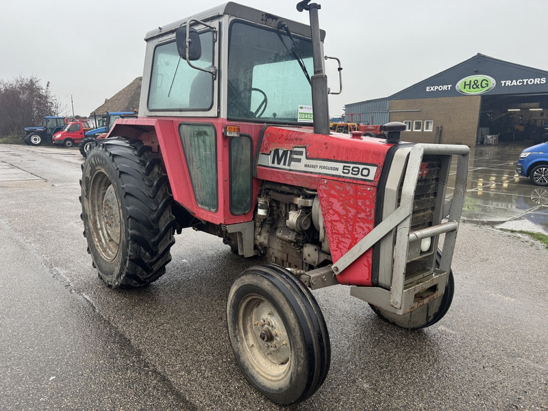 Tracteur agricole Massey Ferguson 590