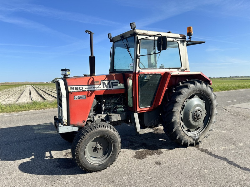 Tracteur agricole Massey Ferguson 590