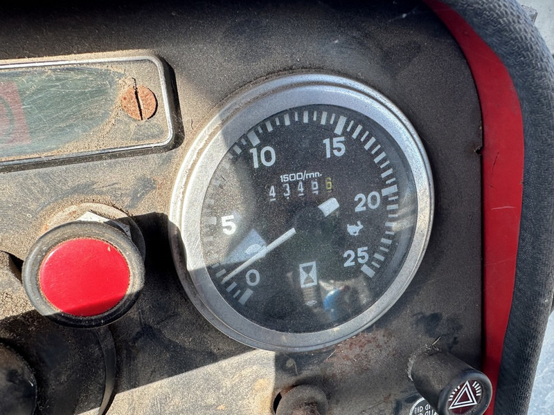 Tracteur agricole Massey Ferguson 590