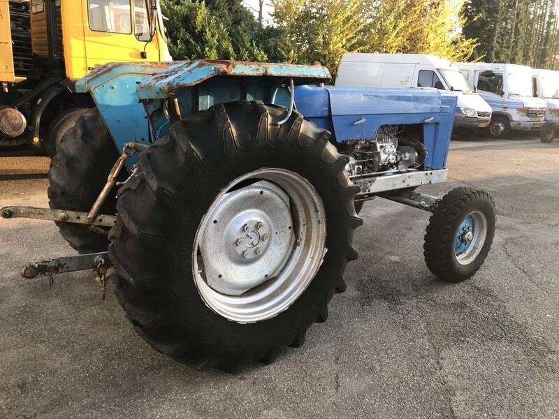 Tracteur agricole Massey Ferguson 65 / ebro